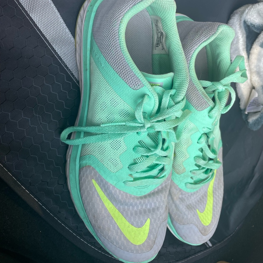 Nike Fs light run 3 size 9 barely worn